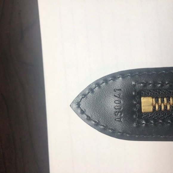 Louis Vuitton Epi Tote - Picture 6 of 10